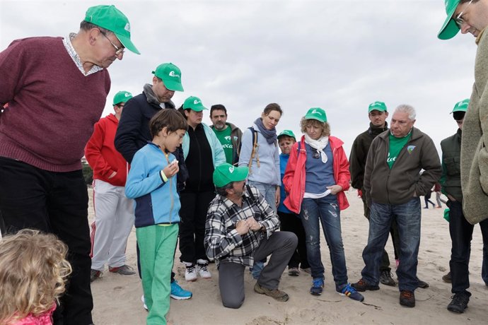 La vicepresidenta en la actividad de PROVOCA en la playa de Merón