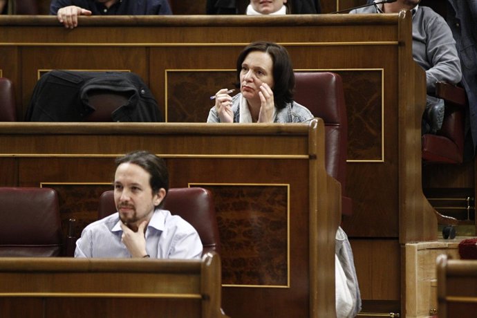 Pablo Iglesias y Carolina Bescansa en el Congreso