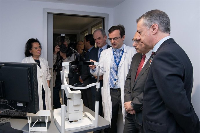 Visita al nuevo centro oftalmológico del HUA.