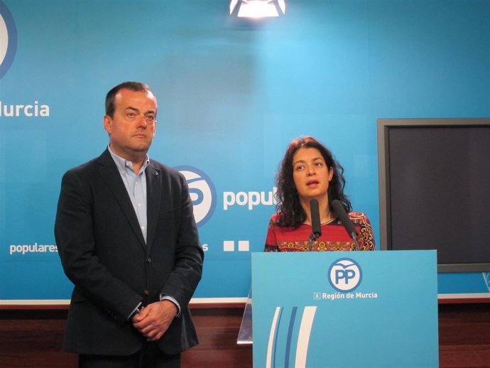 Sonia Carrillo y Javier INiesta, en la rueda de prensa