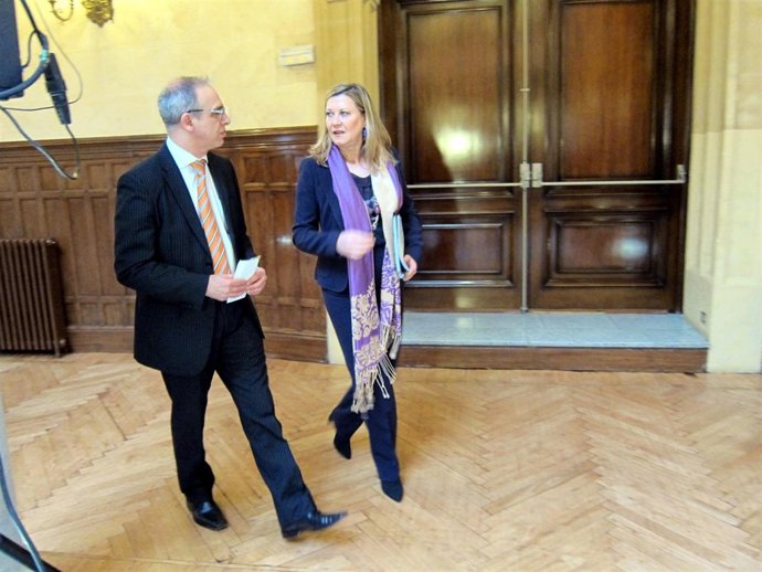 Del Olmo junto al director de La Gaceta de Salamanca, Julián Ballestero.