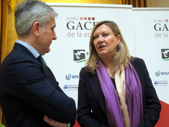 Del Olmo junto al director de Banca Comercial de España-Duero, Carlos Ranera.