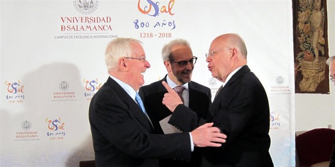 García de la Concha (izda), Daniel Hernández (centro) y Narro Robles. 