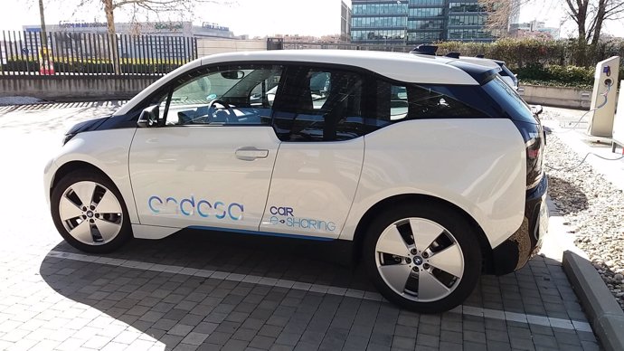 Coche eléctrico en la sede de Endesa