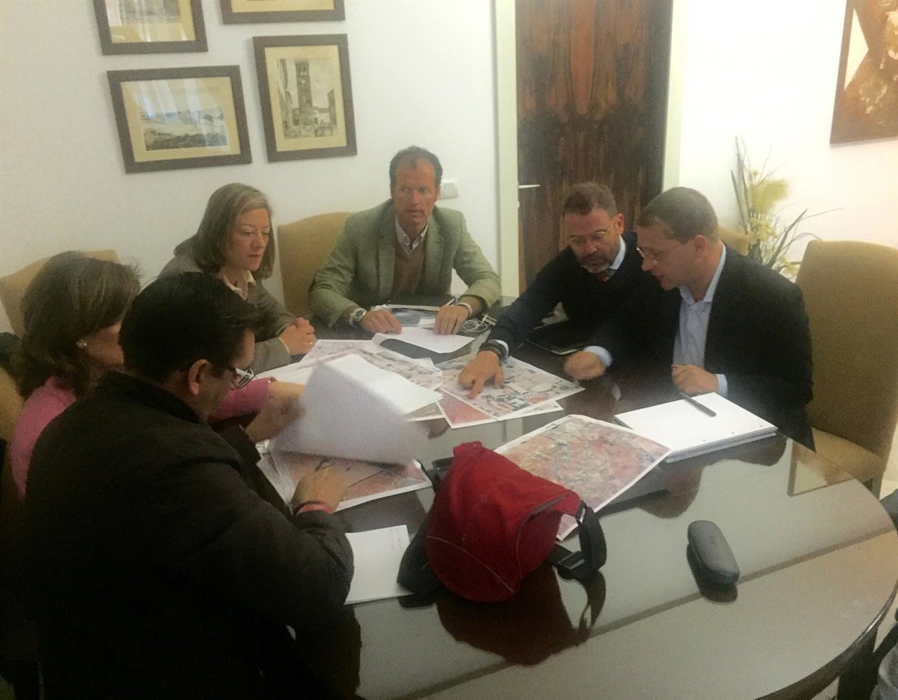Valdivielo y Huertas (d), en la reunión sobre el carril bici de Andújar.