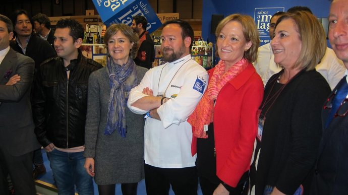 La ministra Tejerina y la consejera Carmen Ortiz, en el Salón Gourmet