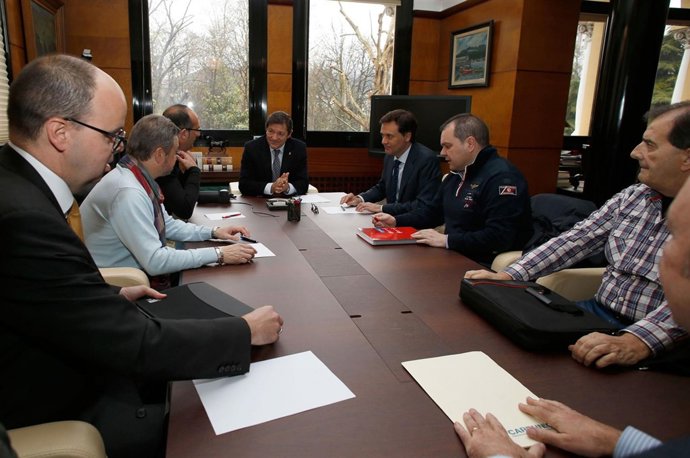 Reunión de los sindicatos con los representantes del Principado. 