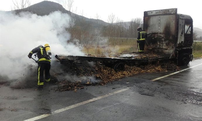 El vehículo ha ardido por completo.