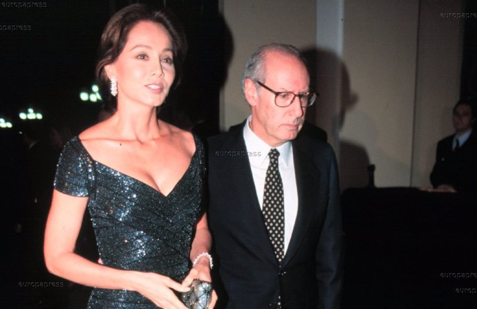 Isabel Preysler sin dar puntada sin hilo los hijos de Miguel Boyer en guerra