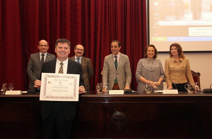 El Profesor De La US Andrés Aguilera Recibe El Premio Javier Benjumea Puigcerver
