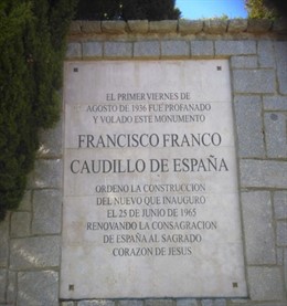 Imagen de la placa a Francisco Franco