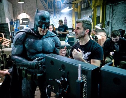 Zack Snyder intenta convencer a Ben Affleck para que dirija la película de  Batman