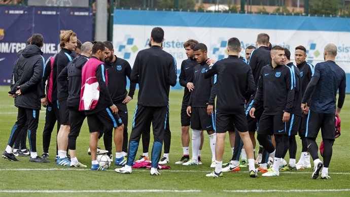 El FC Barcelona entrenando