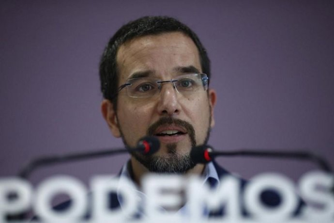 Pablo Iglesias cesa a Sergio Pascual