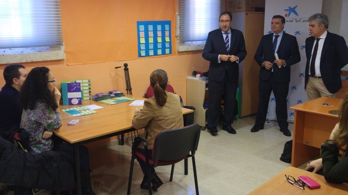 El alcalde de Palencia visita la nueva Lanzadera de Empleo