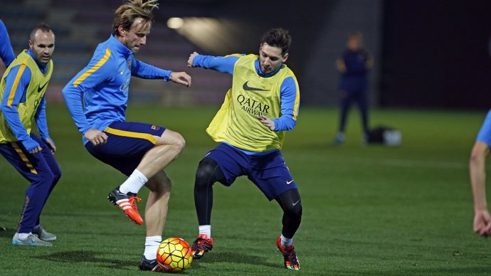 Rakitic y Messi en un entrenamiento del Barcelona