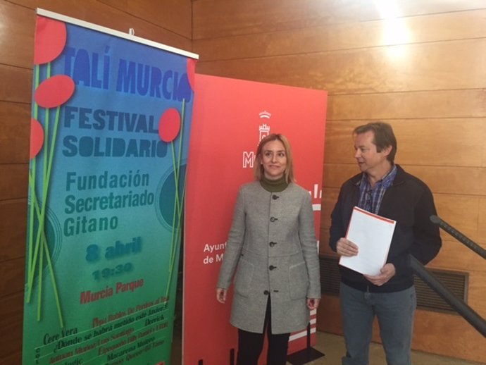 Conchita Ruiz Caballero junto presidente Fundación Secretariado Gitano
