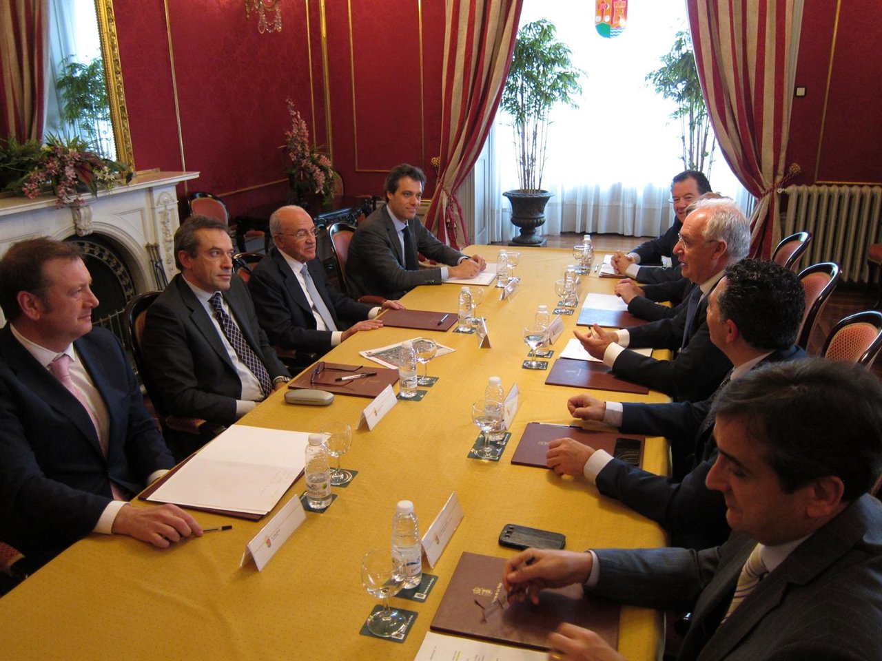 Reunión Gobierno riojano y responsables de empresa Fassa Bortolo