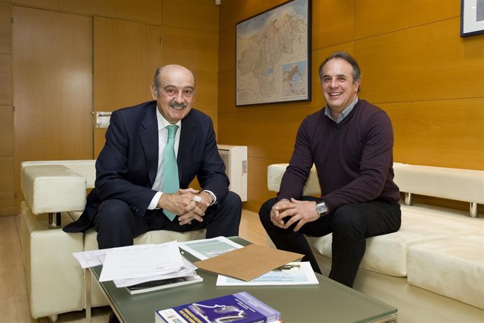 Mazón se reúne con el alcalde de Vega de Liébana