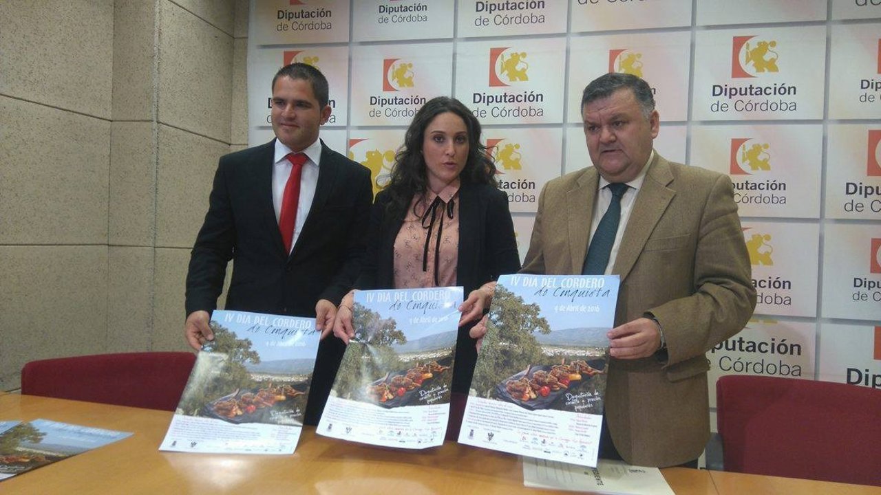 Gómez, entre Zurera (dcha.) y Buenestado, durante la presentación del evento