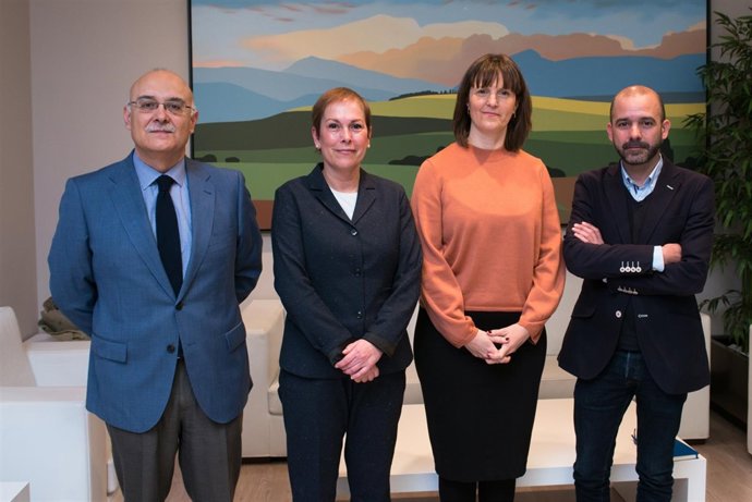 Los representantes del COAVN con la Presidenta Barkos.