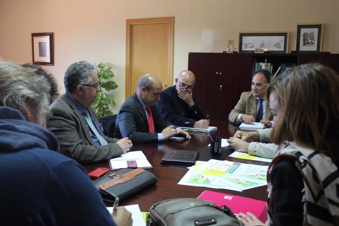Reunión entre CHG y responsables institucionales de la comarca del Aljarafe