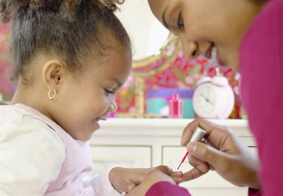 Niñas uñas madres e hijas