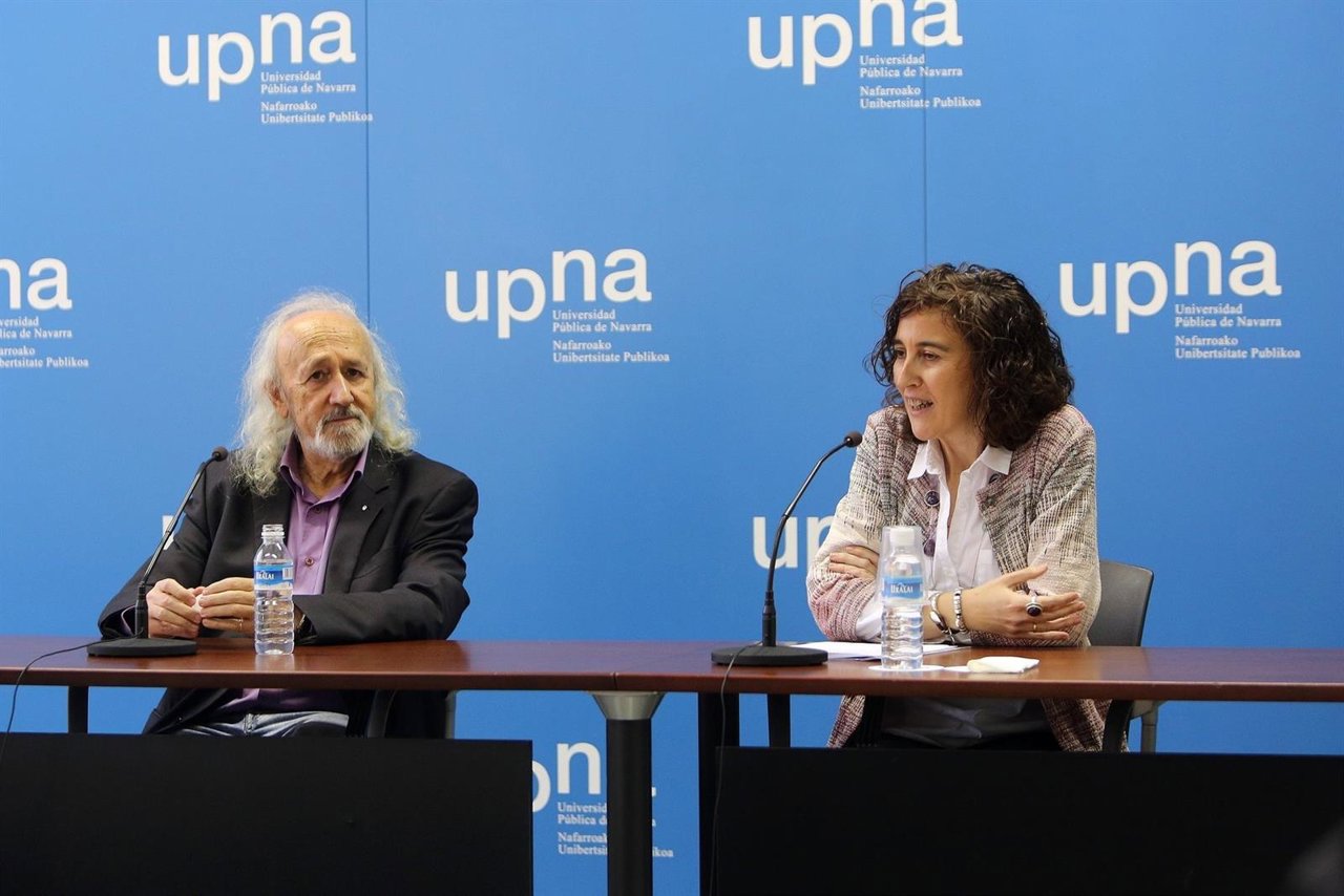 Montxo Armendáriz y Cristina Bayona, en la presentación del curso