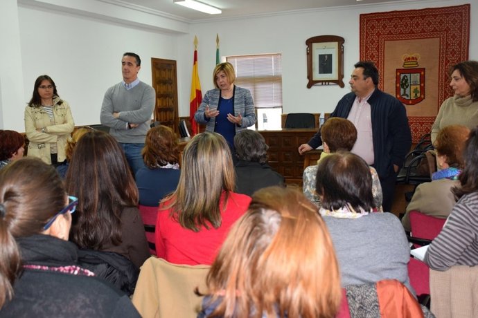 Reunión de Cordero con mujeres de Campo Arañuelo