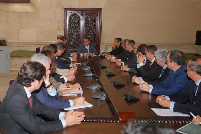 Reunión entre Espadas y representantes de los bancos