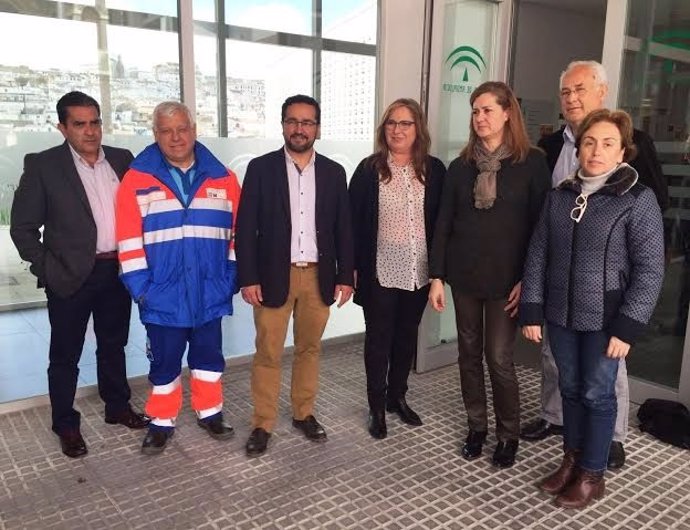 Luna (centro) durante su visita al Centro de Participación Activa de Baena