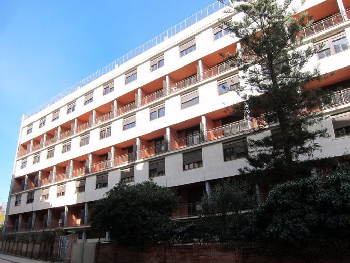 Exterior de la Casa Bloc en la calle Residencia. Refugiados, pisos, vivienda