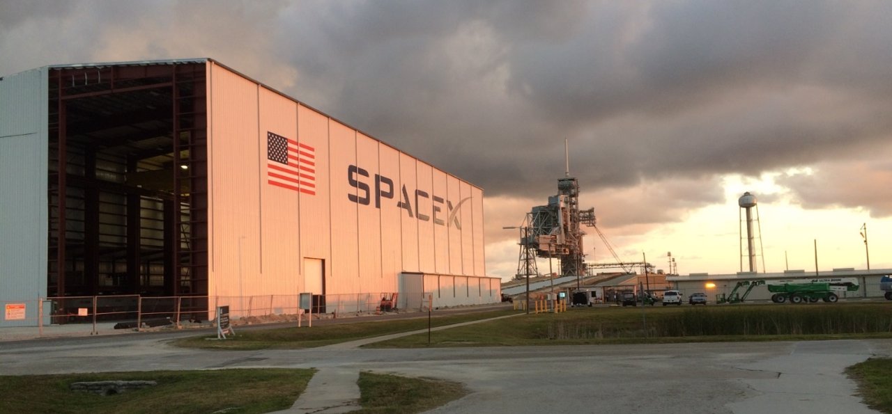 Hangar de Space X en el Centro Kennedy