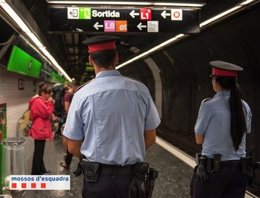 Mossos d'Esquadra en el Metro de Barcelona