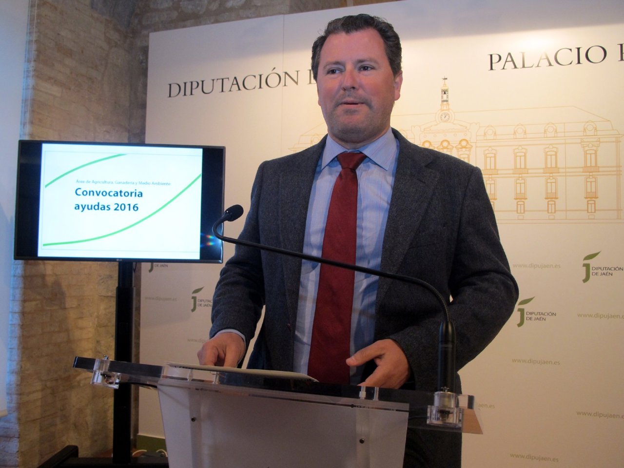 Pedro Bruno presenta las nuevas convocatorias de ayudas.