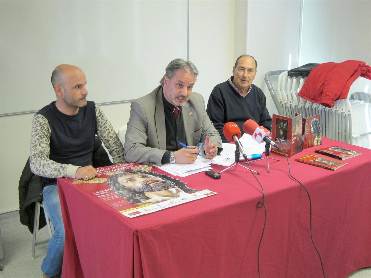 Javier Vidal, en el centro de la imagen