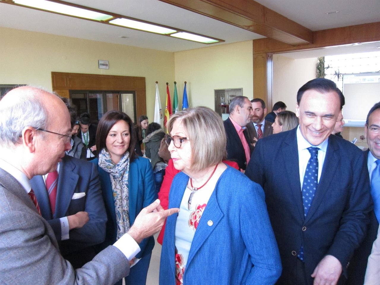 De la Calle (centro) en el Campus de Rabanales