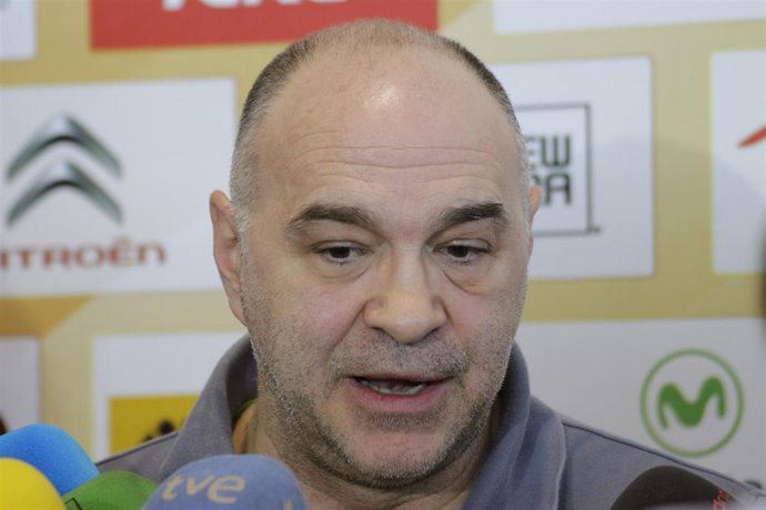 Pablo Laso atiende a los medios