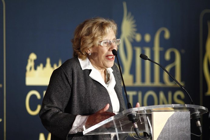 Carmena en la IIFA Weekend and Awards con los actores de Bollywood