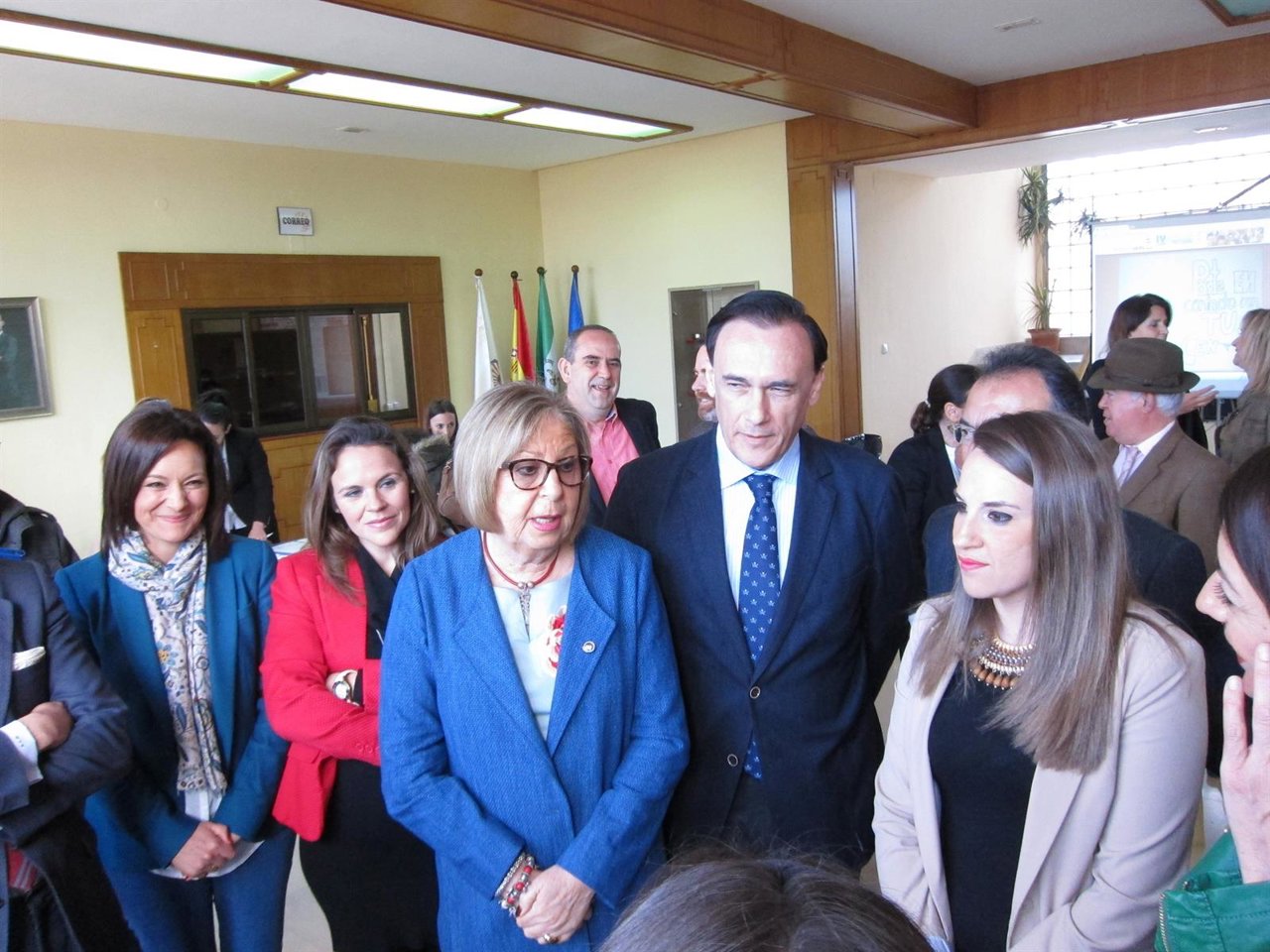 De la Calle (centro) en el Campus de Rabanales