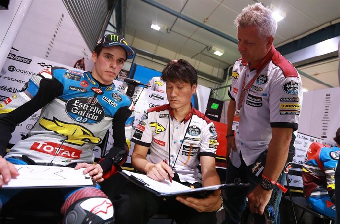 Álex Márquez en boxes en el Gran Premio de Qatar