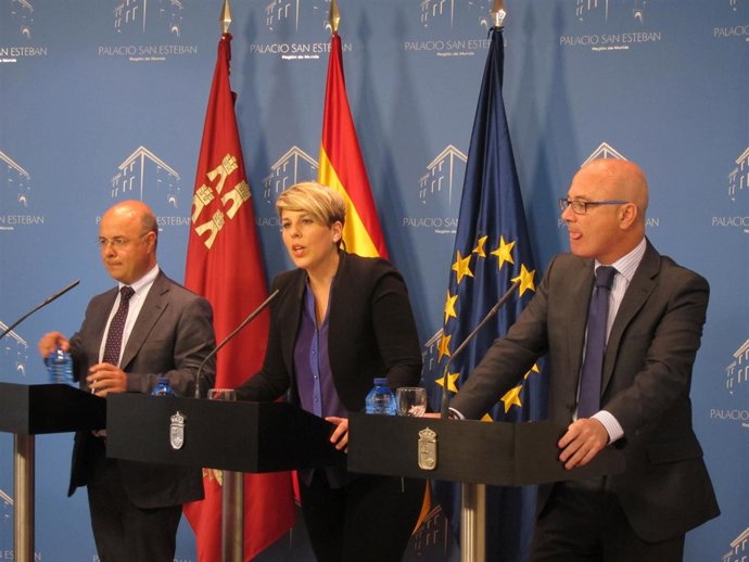 Noelia Arroyo, acompañada por Andrés Carrillo y Juan Hernández