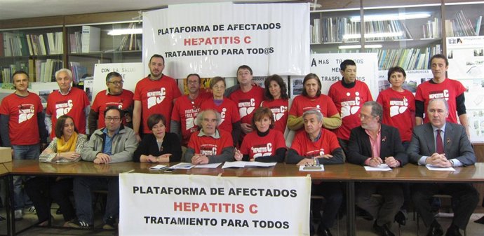 Afectados por la Hepatitis C de Valladolid y representantes políticos