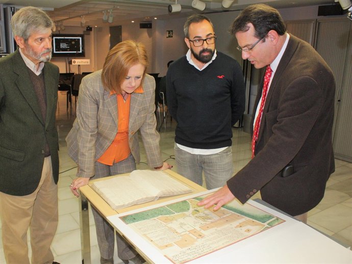 Observan la ejecutoria de 1796 adquirida por el Ayuntamiento de San Javier