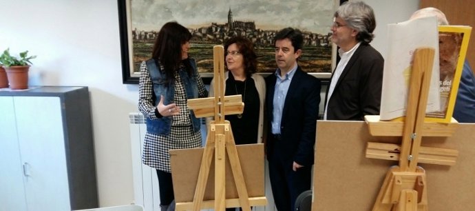 La consejera Broto visita sede Asapme Huesca