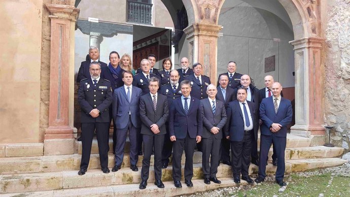 Foto de familia de la reunión de responsables policiales en Albarracín.