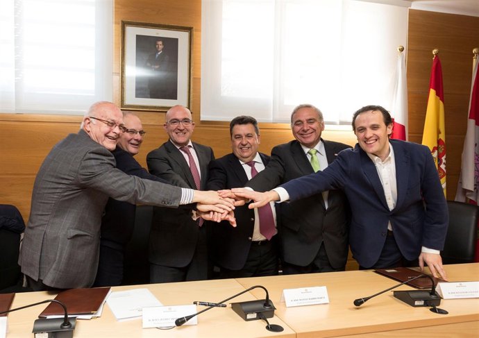 Firma de los convenios