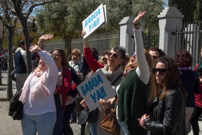 Manifestación de regantes del Condado de Huelva en el Parlamento.