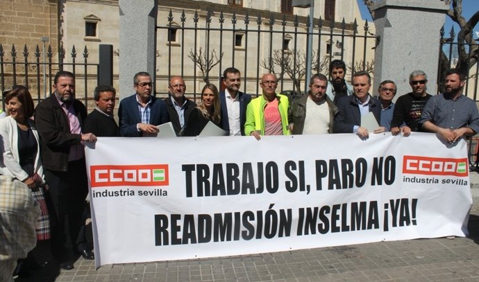 Trabajadores de Inselma con parlamentarios.