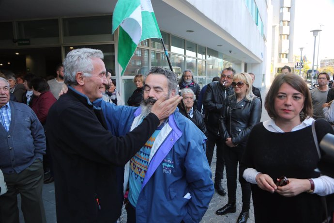 Cañamero y Sánchez Gordillo protestan a las puertas del juzgado